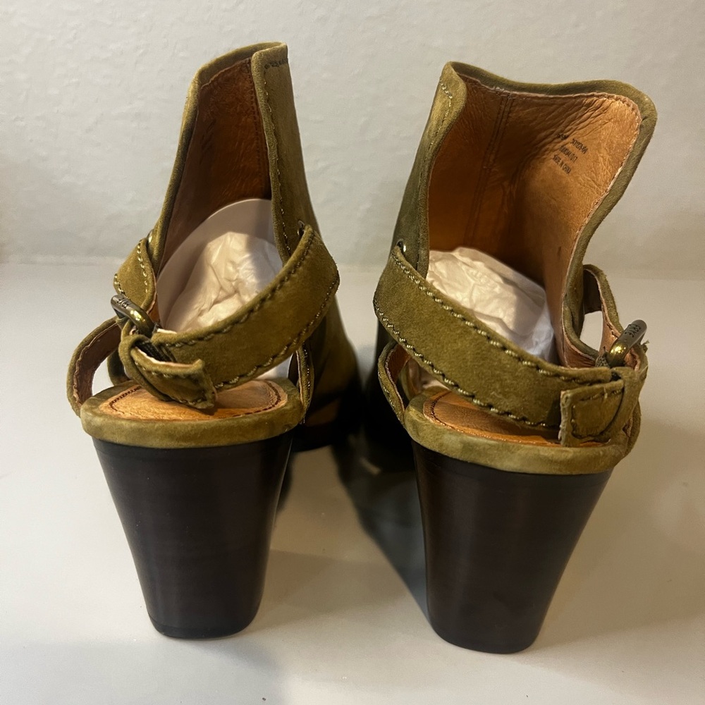 Frye Dani Shield Sling sandals in Olive or Khaki Green. New condition, size 10 - Picture 3 of 5